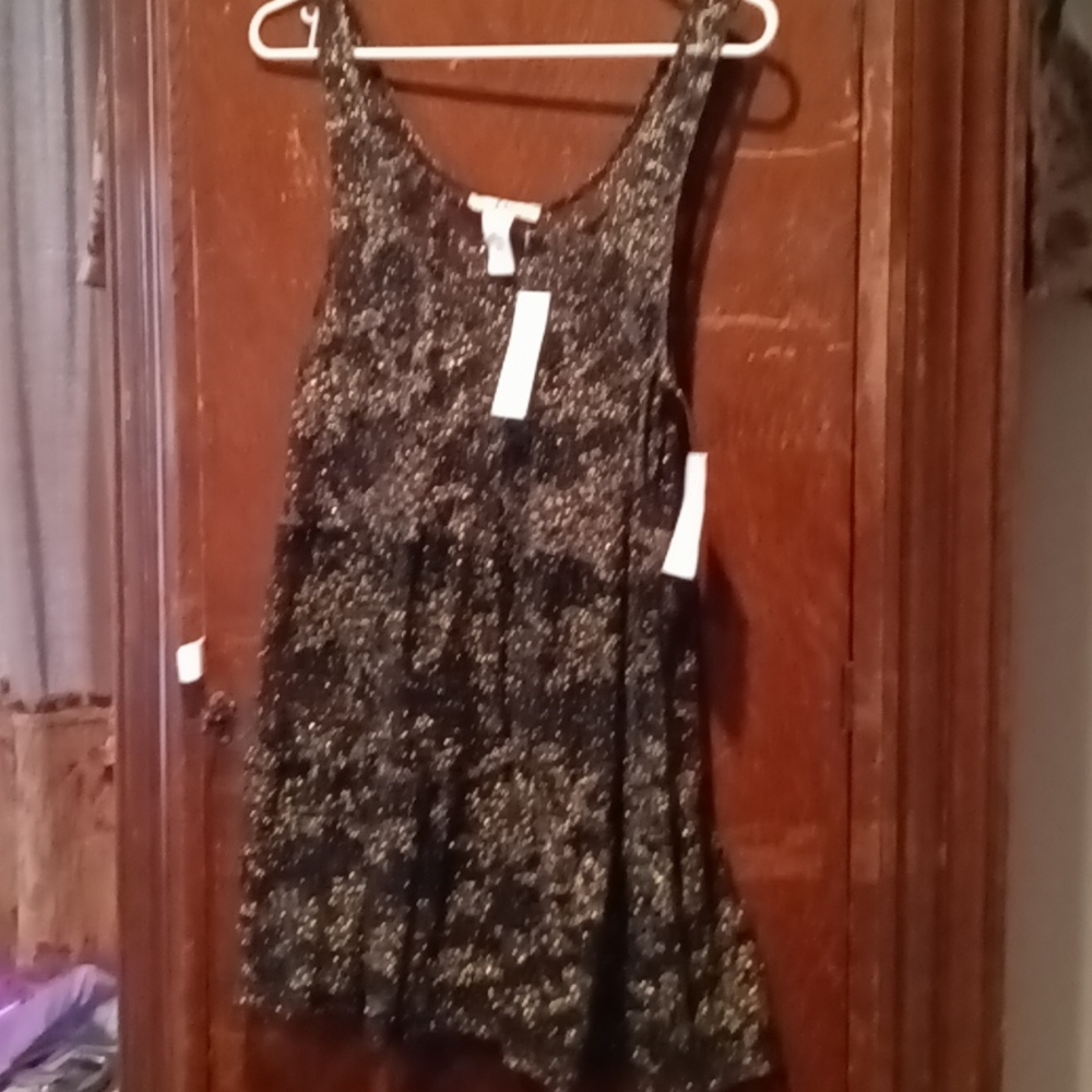 Beautiful lace top NWT